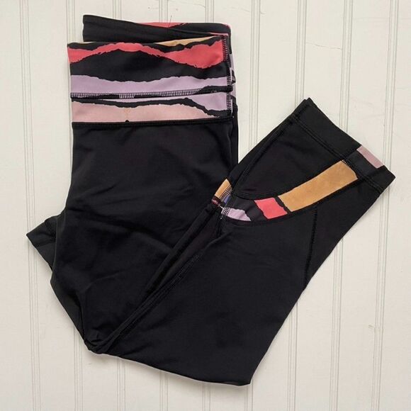 Lululemon Inspire Crop Black /Pink Women's SZ 6‎ - Picture 1 of 8